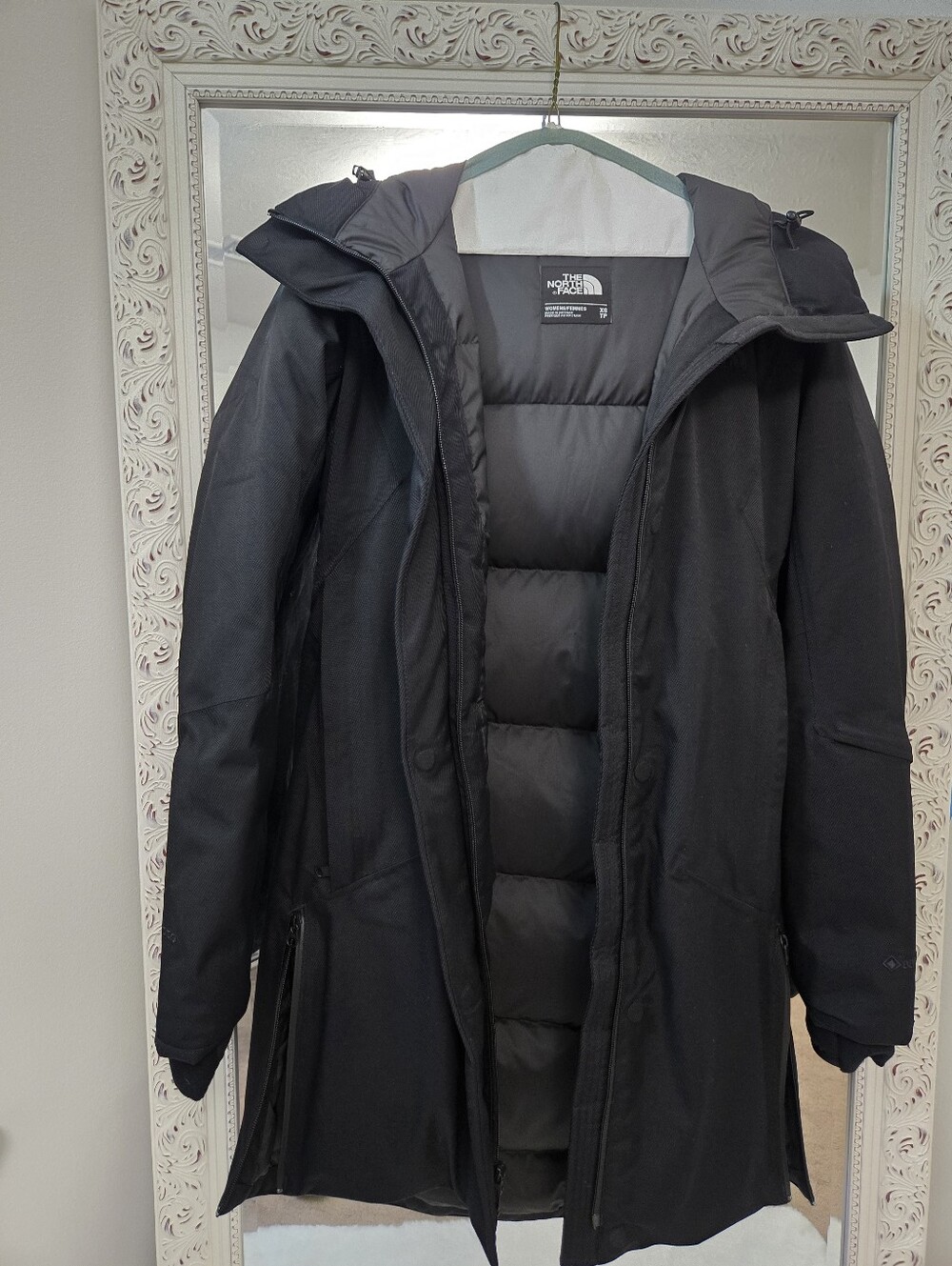 The North Face Women's Black Hooded Puffer Parka - Picture 1 of 5